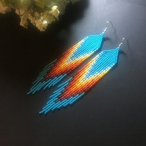 türkis blauen Fransen Perlen Ohrringe.  türkis blau orange rot weiß kawaii Ohrringe. lange fransen perlen ohrring in regenbogen farben