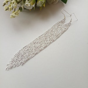pärlörhängen, mycket långa silverörhängen, extra långa örhängen, fransörhängen, bohoörhängen, örhängen med seed bead, handgjorda örhängen bild 2