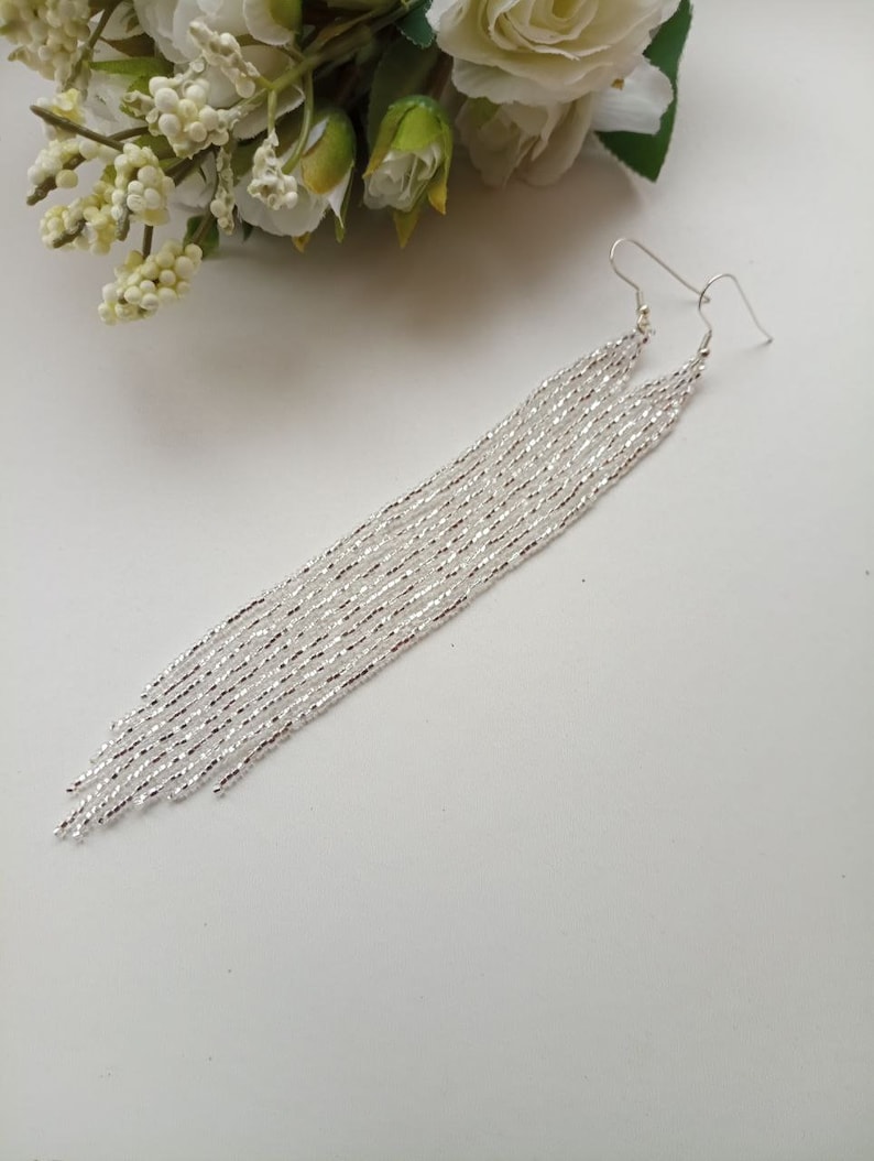 pärlörhängen, mycket långa silverörhängen, extra långa örhängen, fransörhängen, bohoörhängen, örhängen med seed bead, handgjorda örhängen bild 2