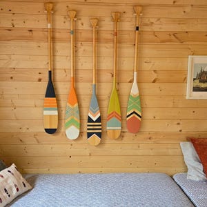 Hand‑Painted Canoe Oar Wall Decor – Rustic Lake & Cottage Interior Art 42″