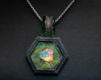Colgante de cabeza hexagonal - Colgante de ópalo - Cristal facetado - Regalo hippie - Regalo de boda - Regalo para damas de honor - Regalo de Phish - Galletas Disco - Deadhead