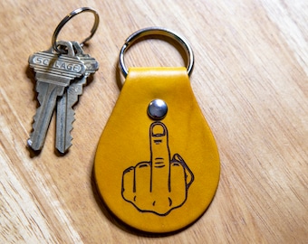 Llavero de cuero con la frase &quot;F-you&quot; en el dedo medio