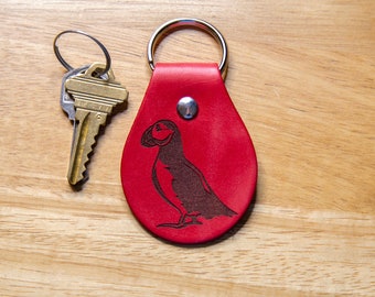 Leren sleutelhanger met papegaaiduiker