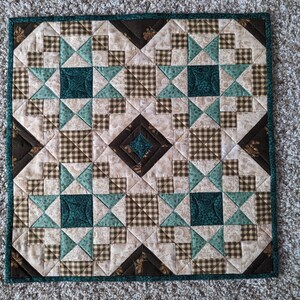 Small Table Topper Quilt "Ohio Star Mini" 16" X 16"