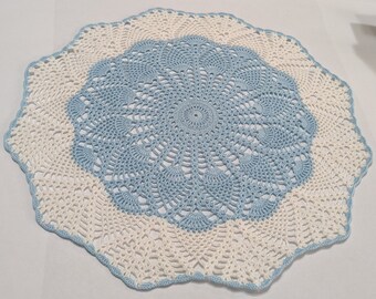 Round Pineapple Doily White and Lt Blue with Lt Blue Edge Pineapple