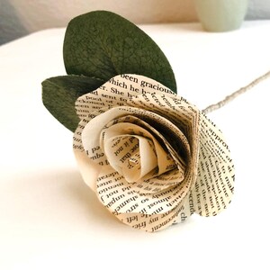 set of 2 pride and prejudice roses • Pride and prejudice bouquet • book flower • book page flower • book page decor • paper rose
