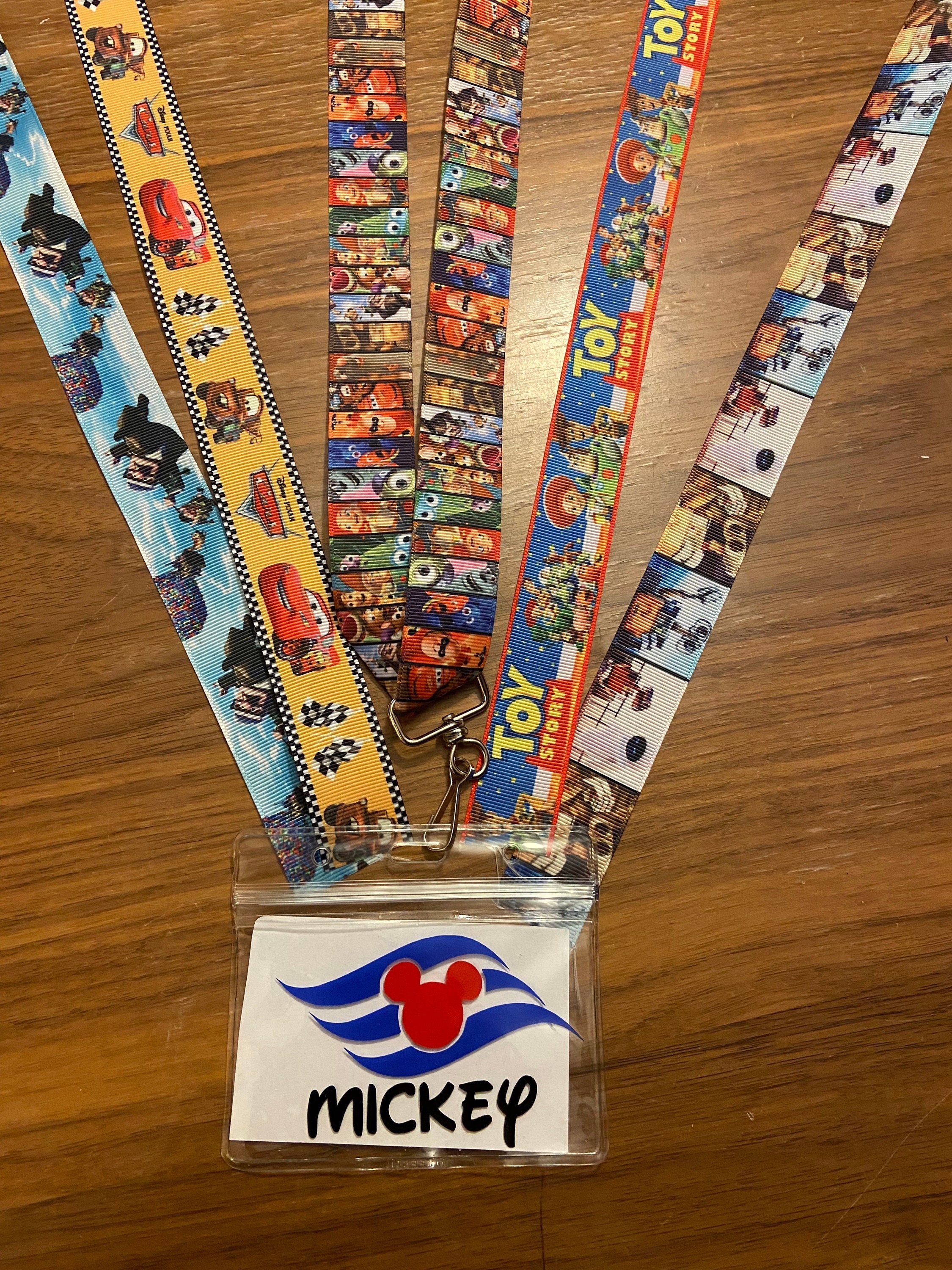 Disney Cruise Line ピンバッジ キーチェーン セット Lanyard & Badge Set DCL Disney Cruise PIXAR Day at Sea; Key to the