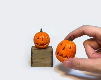 Miniature Dollhouse Halloween Jack-o-Lantern Pumpkin 1:12 scale