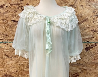 1950’s / 1960’s Sheer Mint Green and Ivory Lace Robe Négligée Glamorous Sexy and Sweet size S