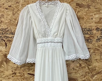 1970's Vintage Boho White Cotton Gauze Lace Trim Bell Sleeve Dreamy Maxi Dress size XS /  5