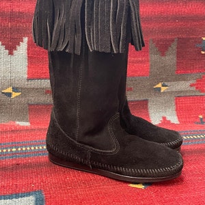 Vintage Minnetonka Ladies size  5 Black Suede Tall Fringe Moccasins Boots with Snaps