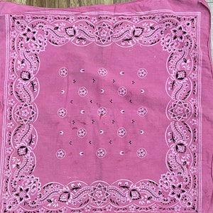 1980er Jahre Vintage Soft & Sehr Eingebrochen Pink Mauve Bandana Hergestellt in den USA Alle Baumwolle Fast Color