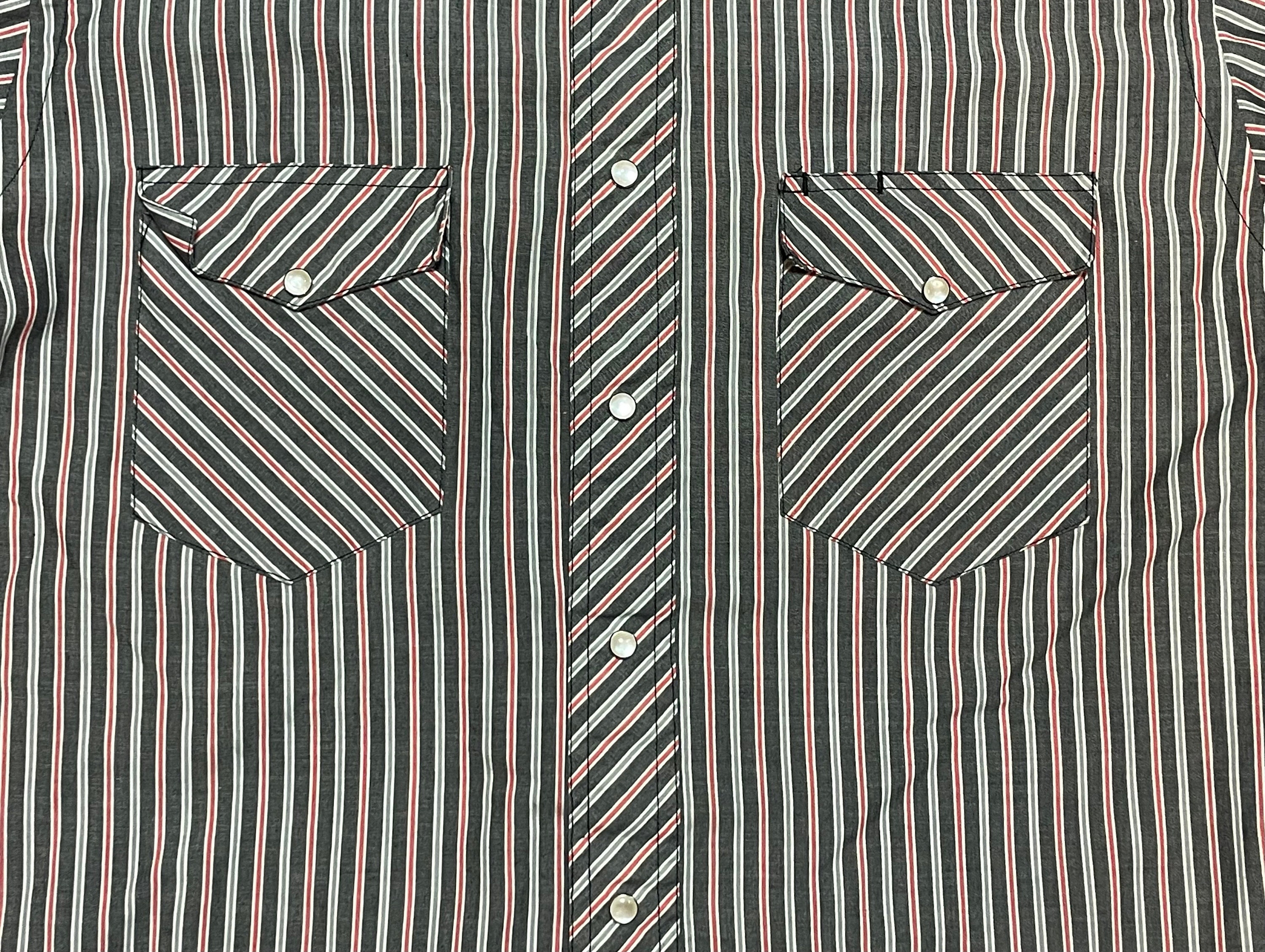 Chemise cowboy Wrangler vintage : rayures rouges et noires, bouton-pression perlé, taille XXL pour hommes - Canada