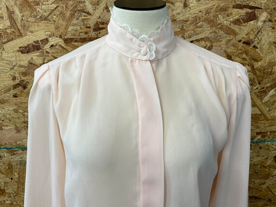 1980’s / 1970’s Peachy Pink Sheer Lace trimmed Bl… - image 3