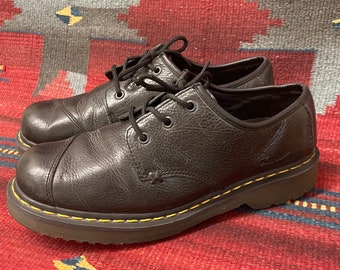 Dr. Martens Pebble Black Leather Oxfords US MENS size 10 (UK size 9)