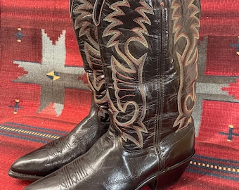 Herr vintage svarta läderstövlar med röda och guldfärgade sömmar i westerncowboys storlek 10 Tillverkade i USA