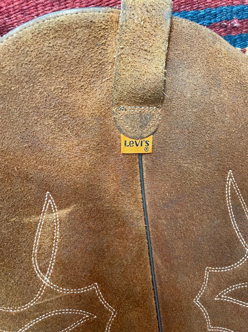 1970er / 1980er Jahre Levi's Orange Tab Herren Vintage Eingebrochene Cowboy Westernstiefel aus Wildleder Größe 12 D Bild 4