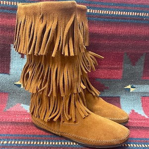 Vintage Minnetonka Ladies size 9 Suede 3 Layer Fringe Moccasins Boots