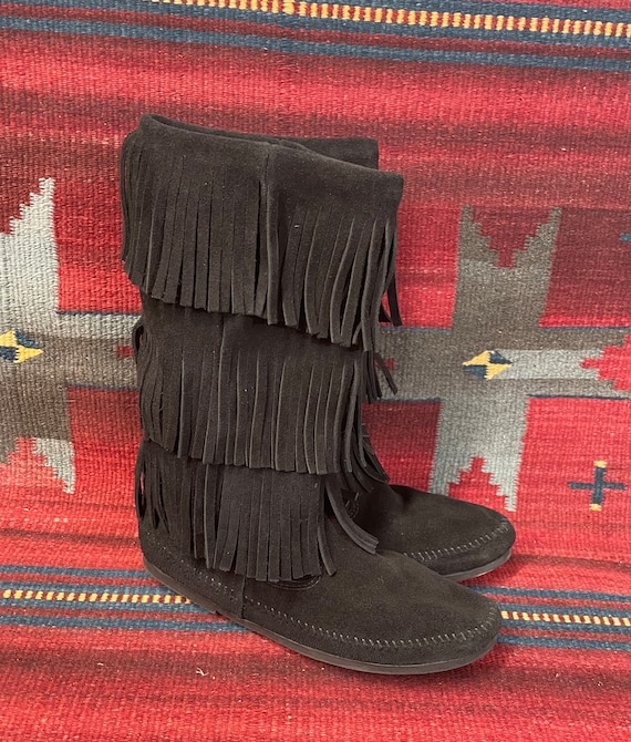 Minnetonka fringe moccasins 2025