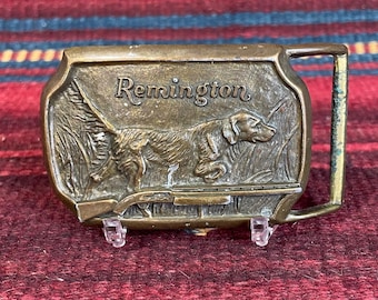 Vintage 1970’s Remington arms Company shotgun hunting dog Dog Belt Buckle