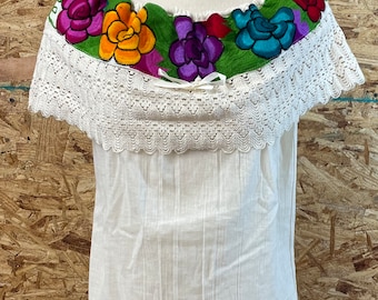 1970’s / 1980’s Vintage Ladies Boho Floral Cotton gauze Embroidered Sleeveless Oaxacan Top Size  S