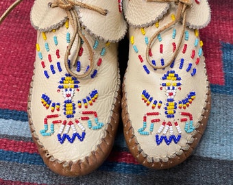 Vintage Taos Leather Women’s  size 7 / 7.5 Beaded Kachina Soft Sole Moccasins