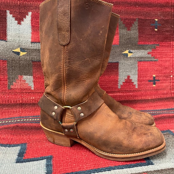 Vintage marrón cuero encerado roto y arnés desgastado Moto Square Toe botas hombres tamaño EE.UU. 9.5 / tamaño de la UE 44