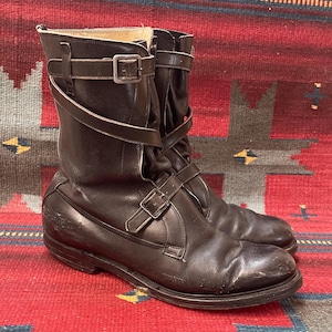 Men&#39;s Vintage Dehner Black Leather Strap Tank Tanker Boots Men’s size 9.5 - 10 ( ?) Made in USA Omaha, Nebraska (needs new heels)
