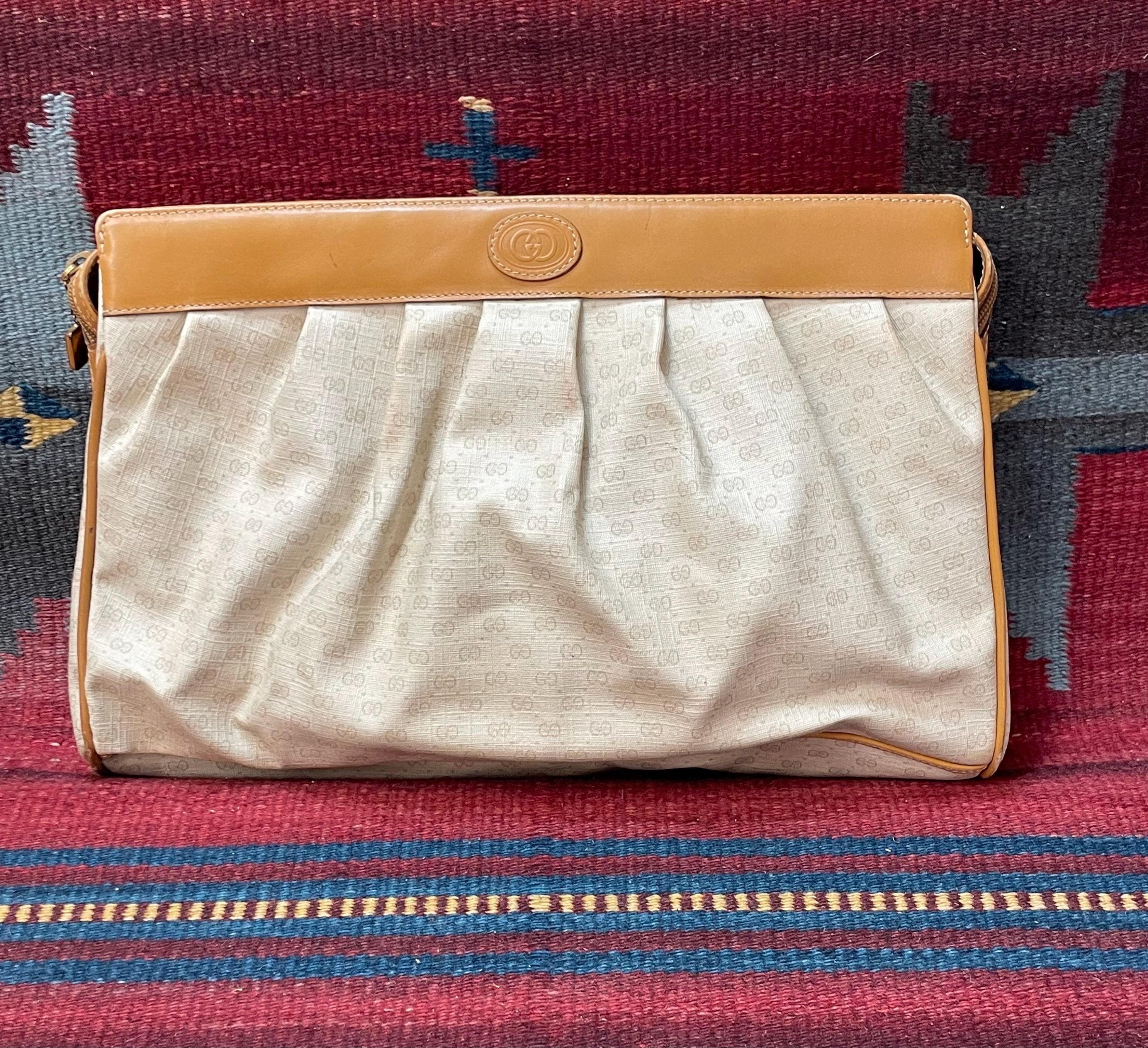 1970s 1980s Chic Vintage Gucci Logo Coated Canvas and Leather Zipper Clutch Bag Purse Made in Italy Etsy