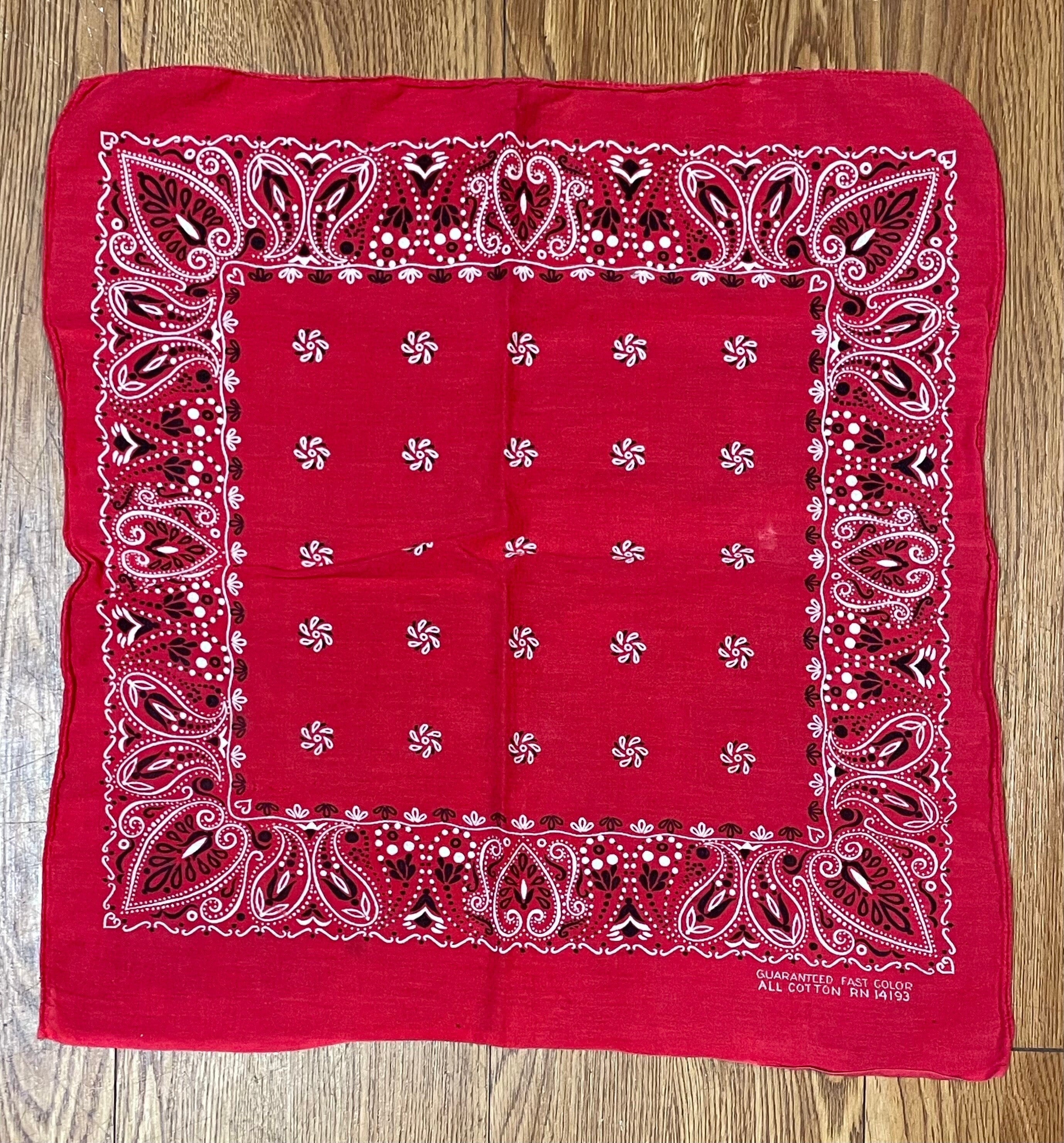 Bandana Rouge Vintage En Coton - Ancien Mouchoir Américain - 16 X 16.5 Pouces