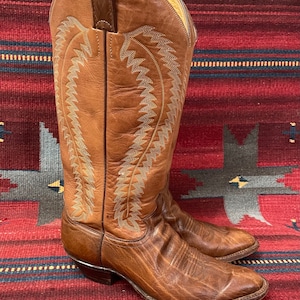 Men&#39;s Broken-In and Distressed Vintage Justin Western Cowboy Tall Flame Stitch Boots size 9.5 D