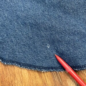 Vintage Wrangler blå denimskjorta med sliten och trasig pärltryckknapp, western cowboyskjorta, herrstorlek L 16,5 x 33, tillverkad i USA bild 6
