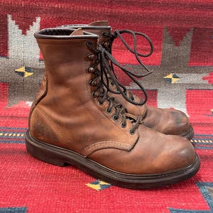 Men&#39;s Distressed & Broken-in Vintage RED WING Supersole lace-up Boots size 8.5 B made in USA