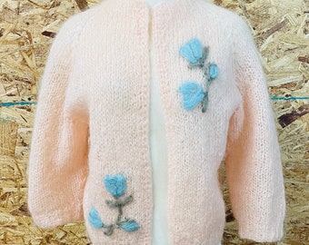 1960’s sweet Vintage pink Mohair Cardigan Sweater Ladies size M with 3D flowers
