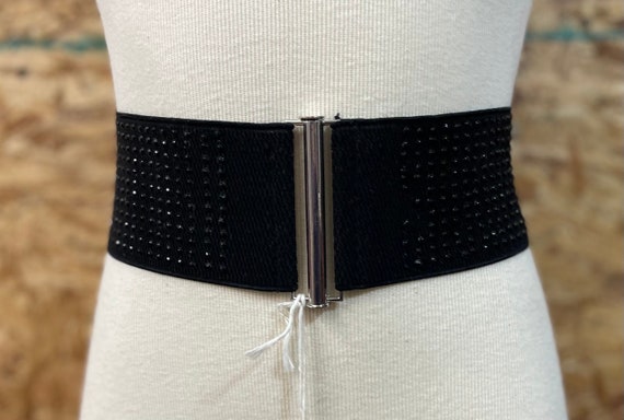 VINTAGE 1980s! Elastic Beaded Black, Bone and White Belt 1970s / 1980s Black Beaded Wide Stretch Belt Silver Tone  main image 2