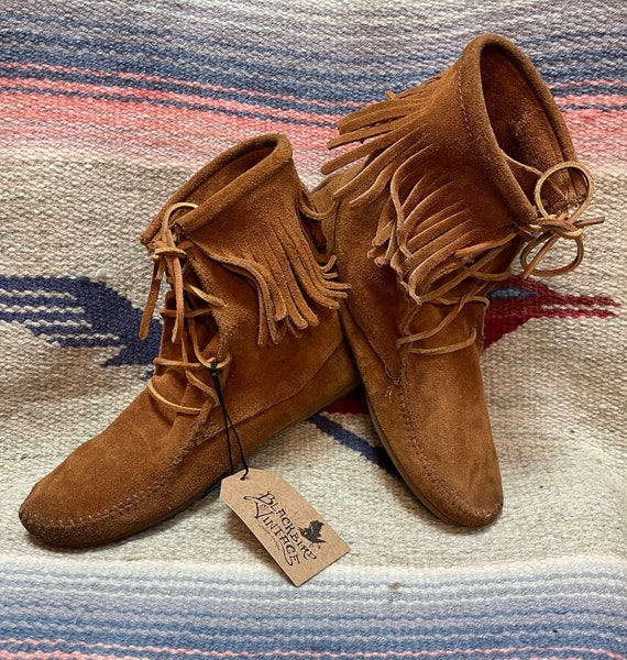 Vintage Minnetonka Ladies size 9 Suede Fringe Mocc