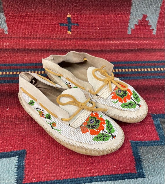 Mid Century Antique Vintage Native American Indigenous First Nations Pacific Northwest Coast Leather Floral Beaded Moccasins 9.75 X 4 1 8 Etsy