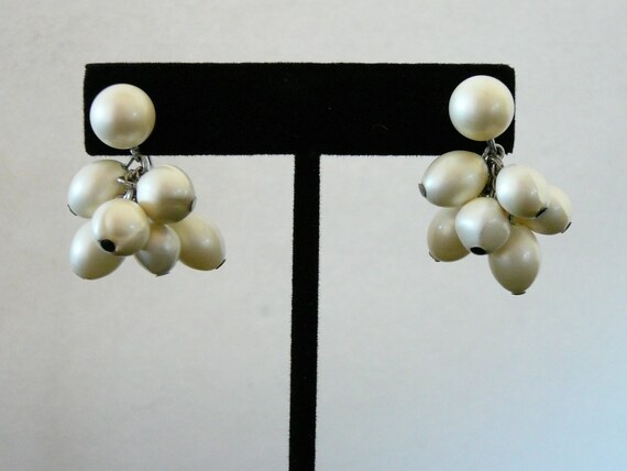 Archival RICHELIEU Earrings Pearl Cluster, Clip O… - image 3