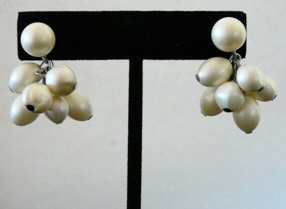 Archival RICHELIEU Earrings Pearl Cluster, Clip O… - image 1