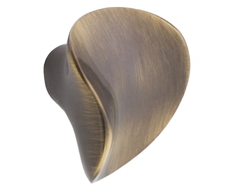 Curved Brass Petal Cabinet Knob, Modern Home Decor for Dressers, Drawers and Kitchen Cabinets