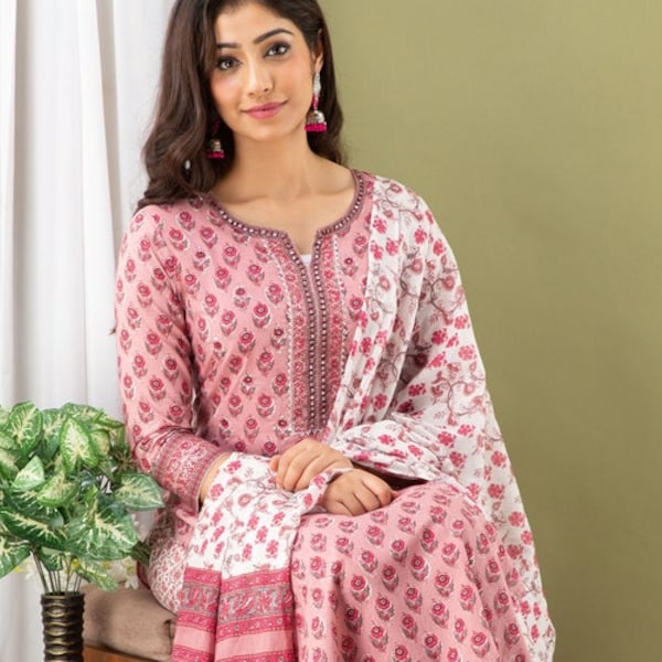 Pink Cotton Embroidered Kurti Pant Dupatta set for women with gotta Patti work, Muslin Stole Salwar Kameez, Woman Kurta Set, 3 Piece Suit