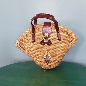 Precioso bolso de mimbre sintético MCM de los años 50/60