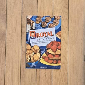 1944 Royal Cream of Tartar Cookbook: Vintage Baking Recipes