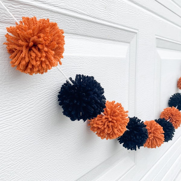 Orange and black pom pom garland, pom pom yarn garland, Halloween garland, fall garland, pom pom garland, yarn ball garland