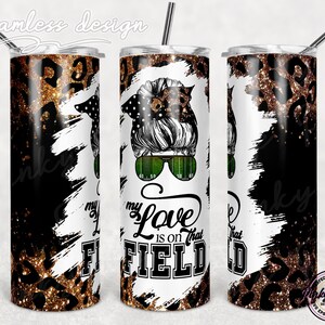 Voetbal moeder Tumbler sublimatie ontwerp, mijn liefde is op dat veld, rommelig broodje Tumbler 20 oz skinny wrap naadloze ontwerpen sjabloon PNG