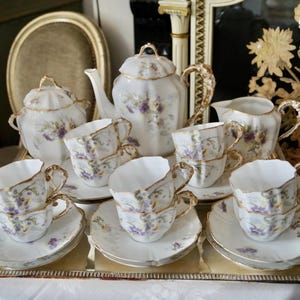 Servicio de porcelana antigua de Limoges, Francia, color mocca y con flores, 1900-1920