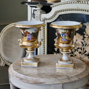 Two Beautiful Antique Old Paris Porcelain - Porcelaine de Paris &quot;Medici&quot; Vases ca 1850s