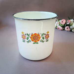 Large metal pot, White cooking pot, Vintage container without lid, Enamel mug, Retro kitchen mug, Vintage enamelware