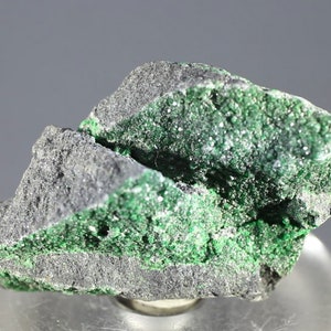 Uvarovite Healing Mineral ~42mm | MUR079