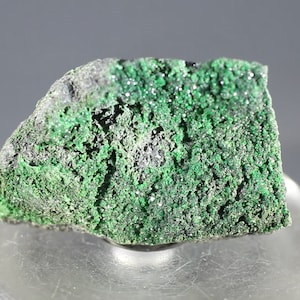 Uvarovite Healing Mineral ~32mm | MUR078